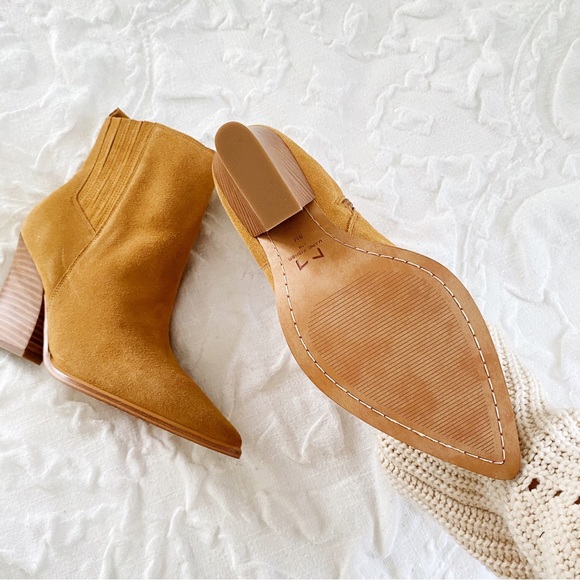 Marc Fisher Mariel Western
Boot New $199 - Picture 5 of 5